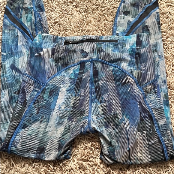 Lululemon - Picture 2 of 2